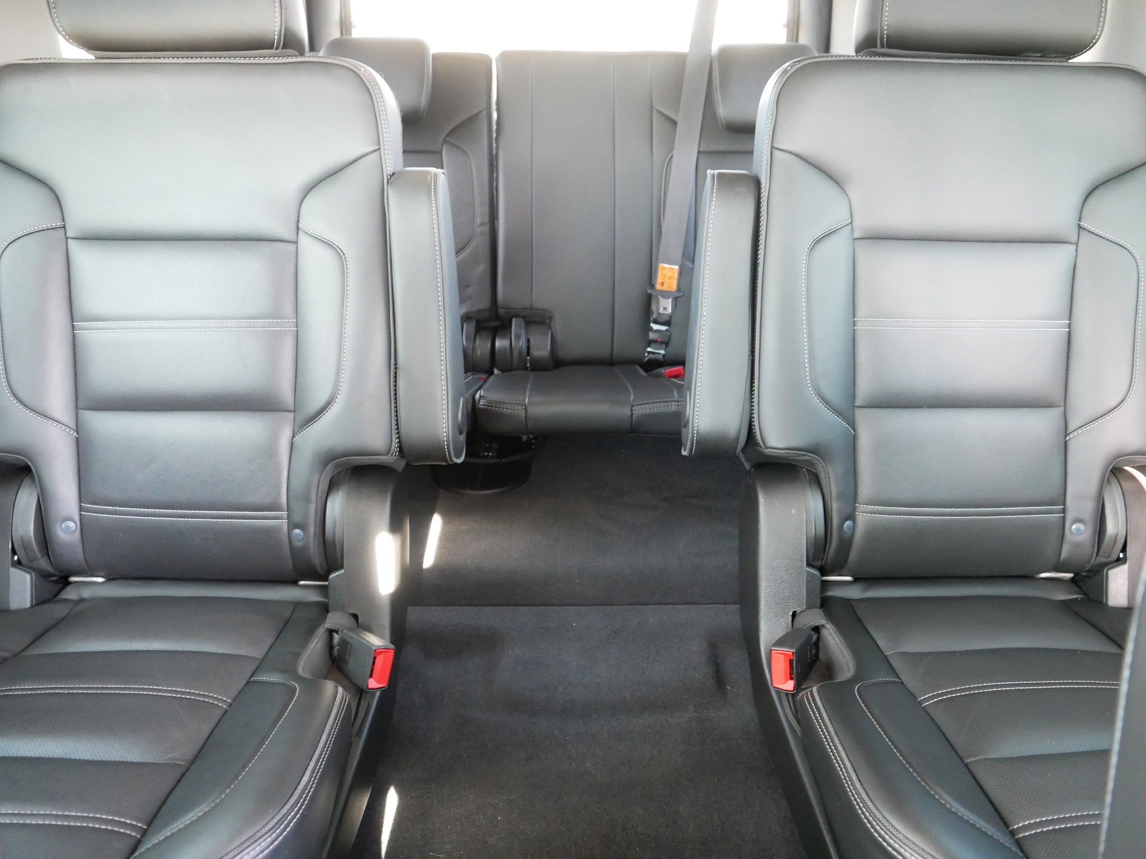 Used 2020 GMC Yukon Denali w/ Denali Premium Package image 13