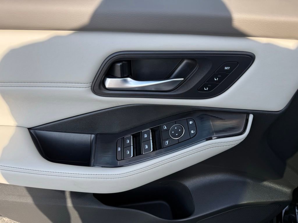 Used 2023 Nissan Rogue SL w/ SL Premium Package image 21