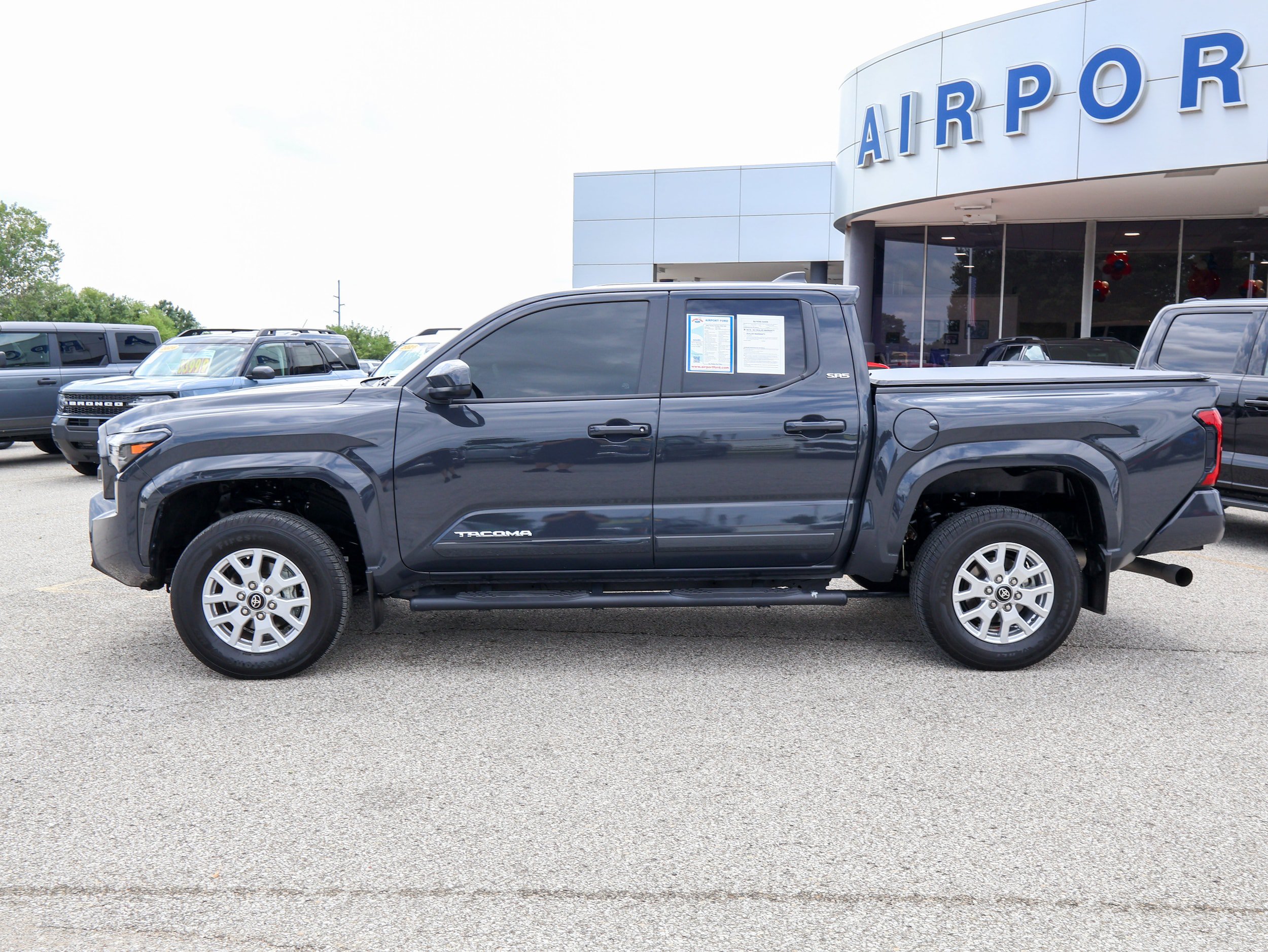 Used 2024 Toyota Tacoma SR5 AWD/4WD image 2