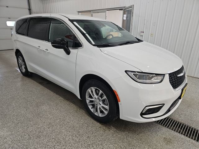 New 2026 Chrysler Pacifica Select AWD/4WD image 6