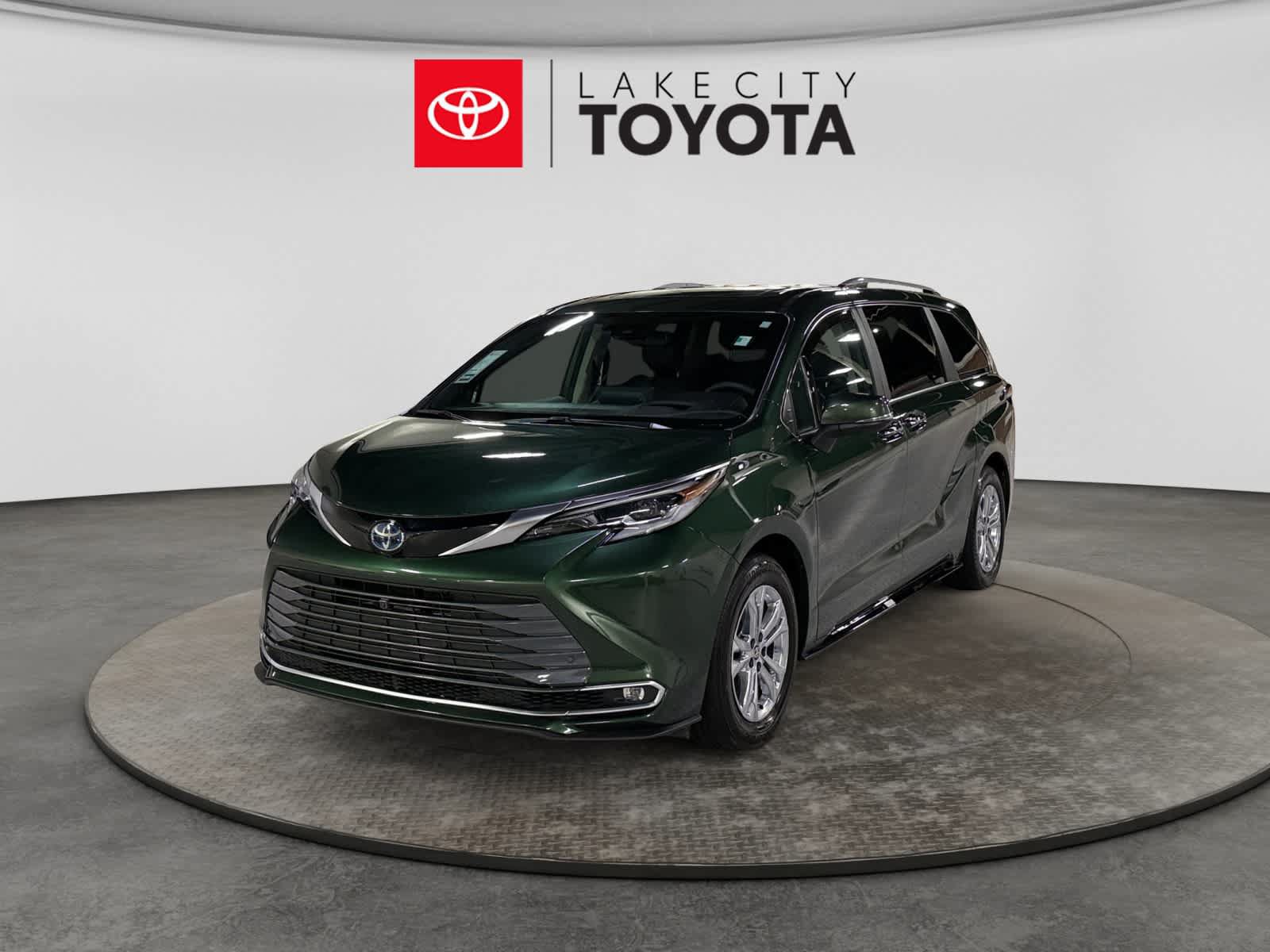 Used 2023 Toyota Sienna Platinum AWD/4WD video 1