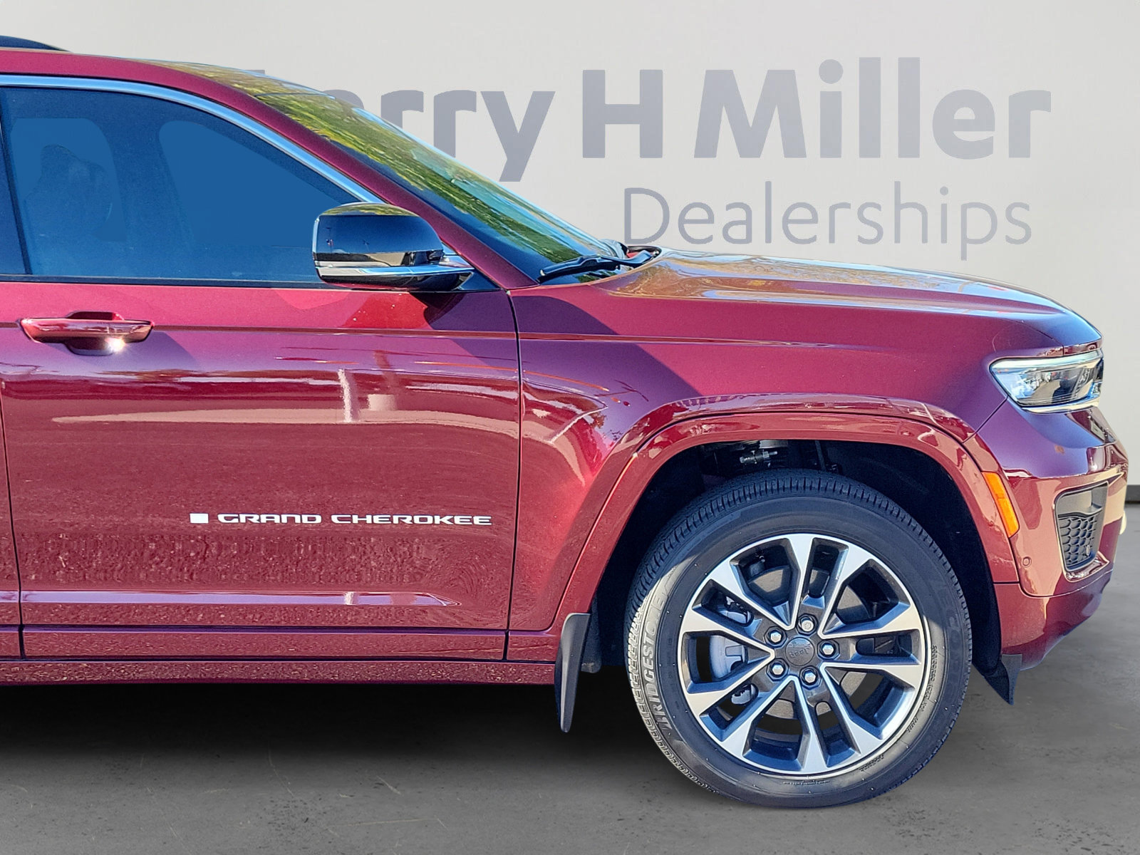 New 2025 Jeep Grand Cherokee L Overland w/ Luxury Tech Group IV image 8