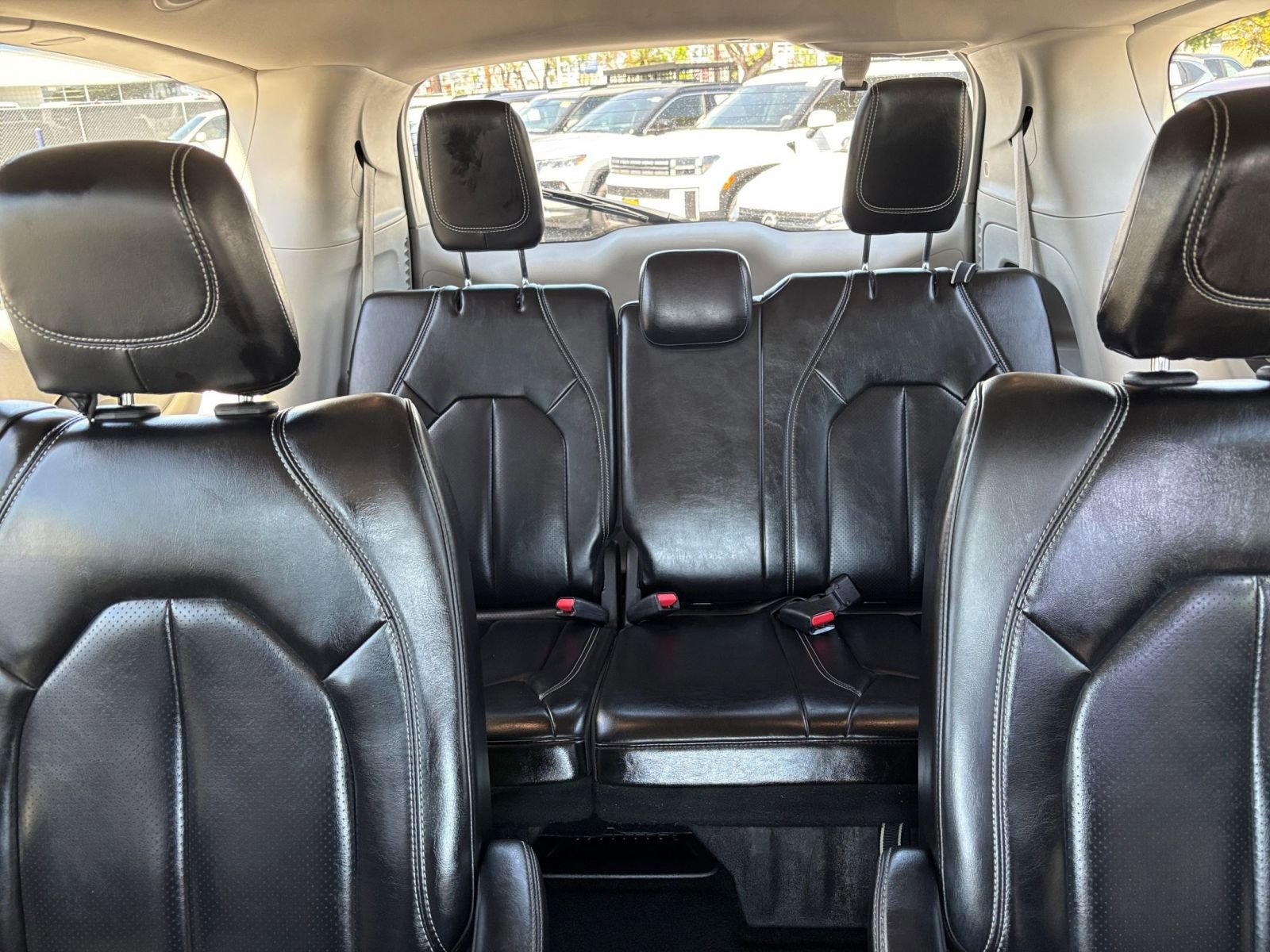 Used 2023 Chrysler Pacifica Touring-L FWD image 30