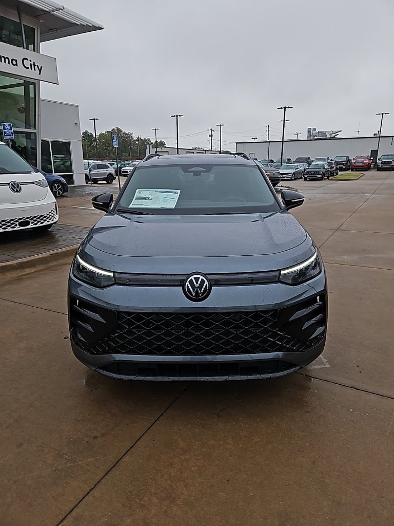 New 2026 Volkswagen Tiguan SE R-Line image 2