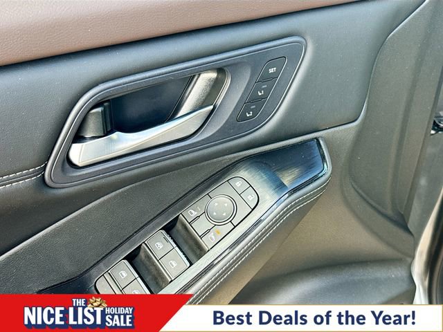 Used 2023 Nissan Rogue SL w/ SL Premium Package image 18