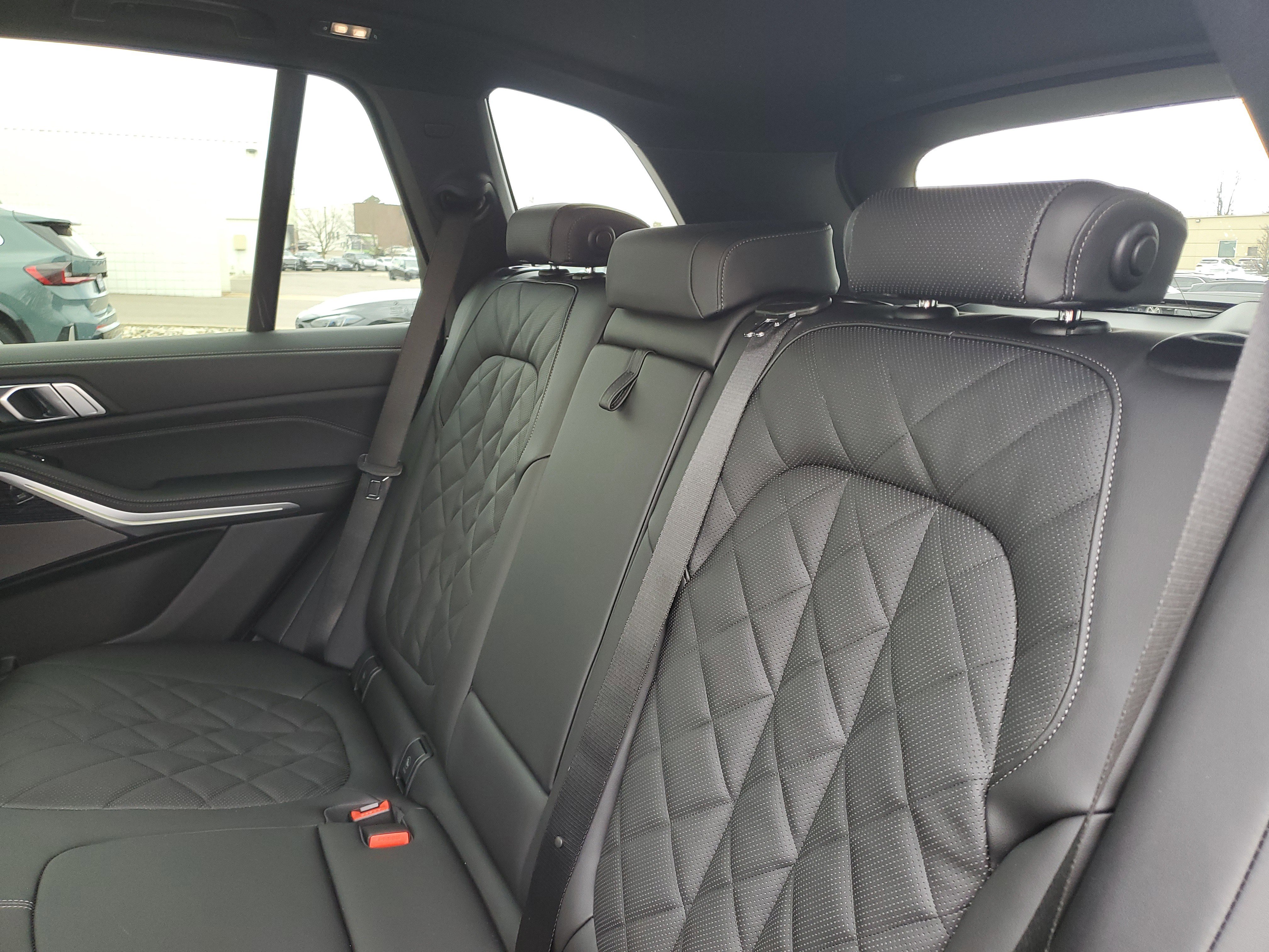 New 2026 BMW X5 xDrive40i w/ M Sport Package AWD/4WD image 24