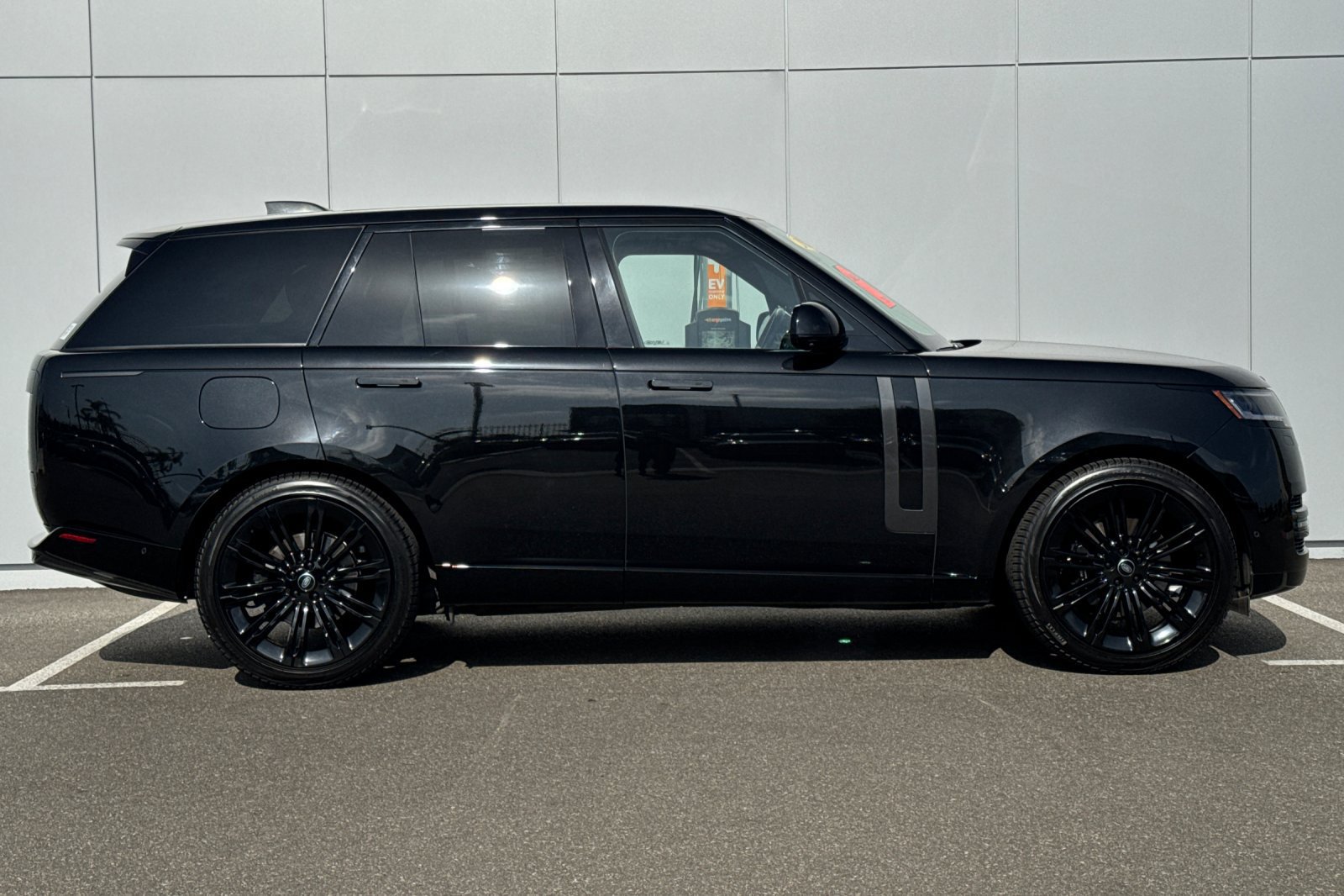 Used 2024 Land Rover Range Rover SE AWD/4WD image 6