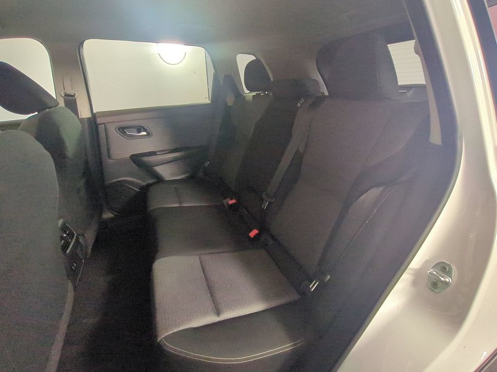 Used 2023 Nissan Rogue SV FWD image 15