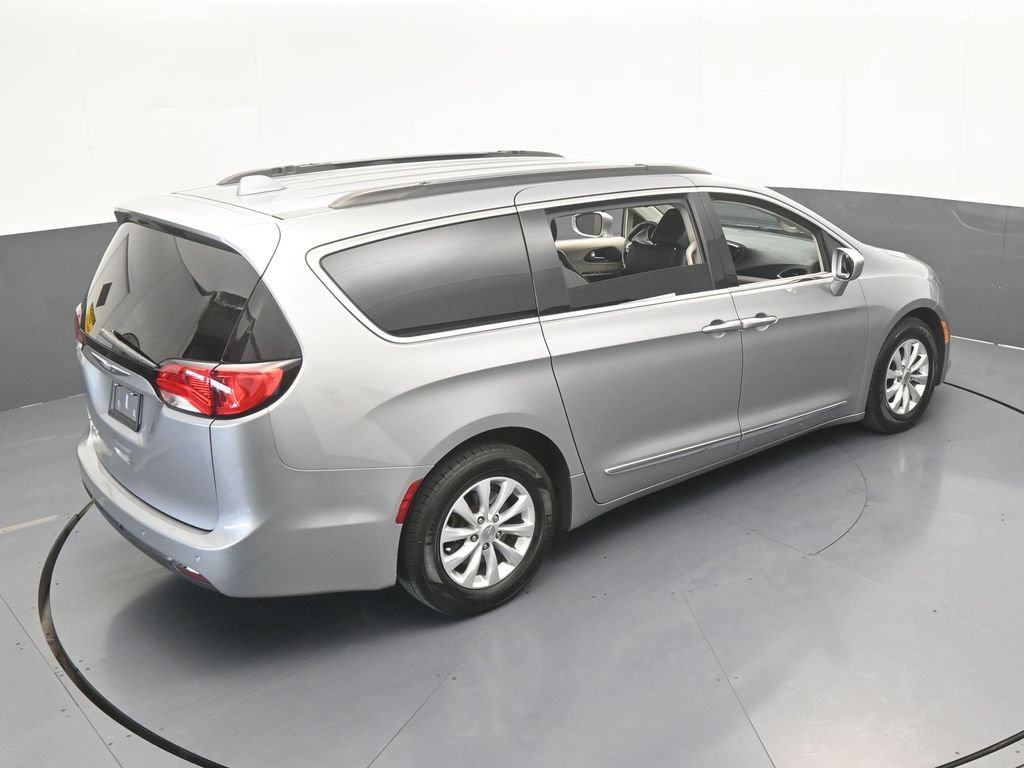 Used 2017 Chrysler Pacifica Touring-L FWD image 51