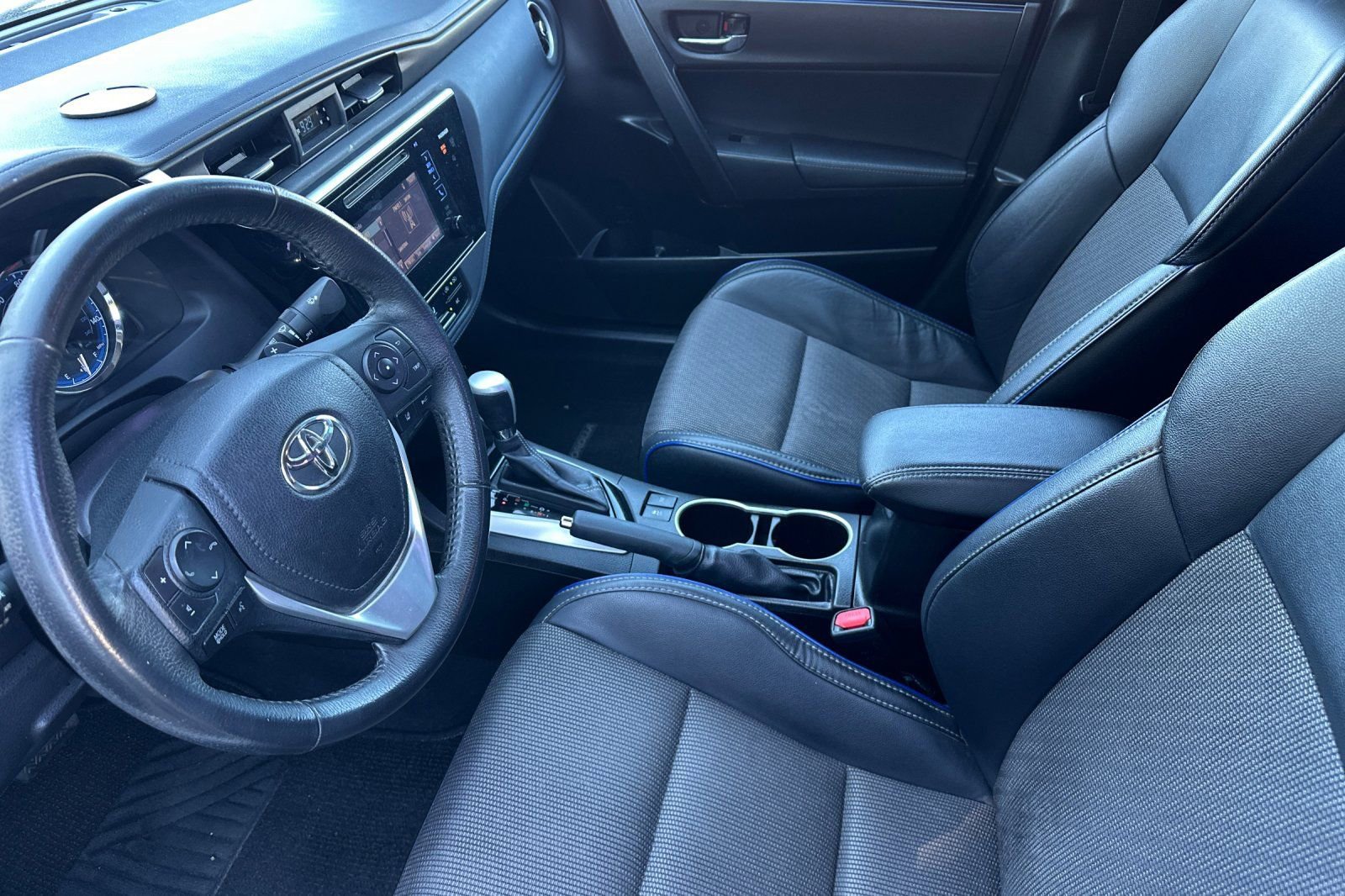 Used 2017 Toyota Corolla SE w/ Carpet Mat Package (TMS) image 9