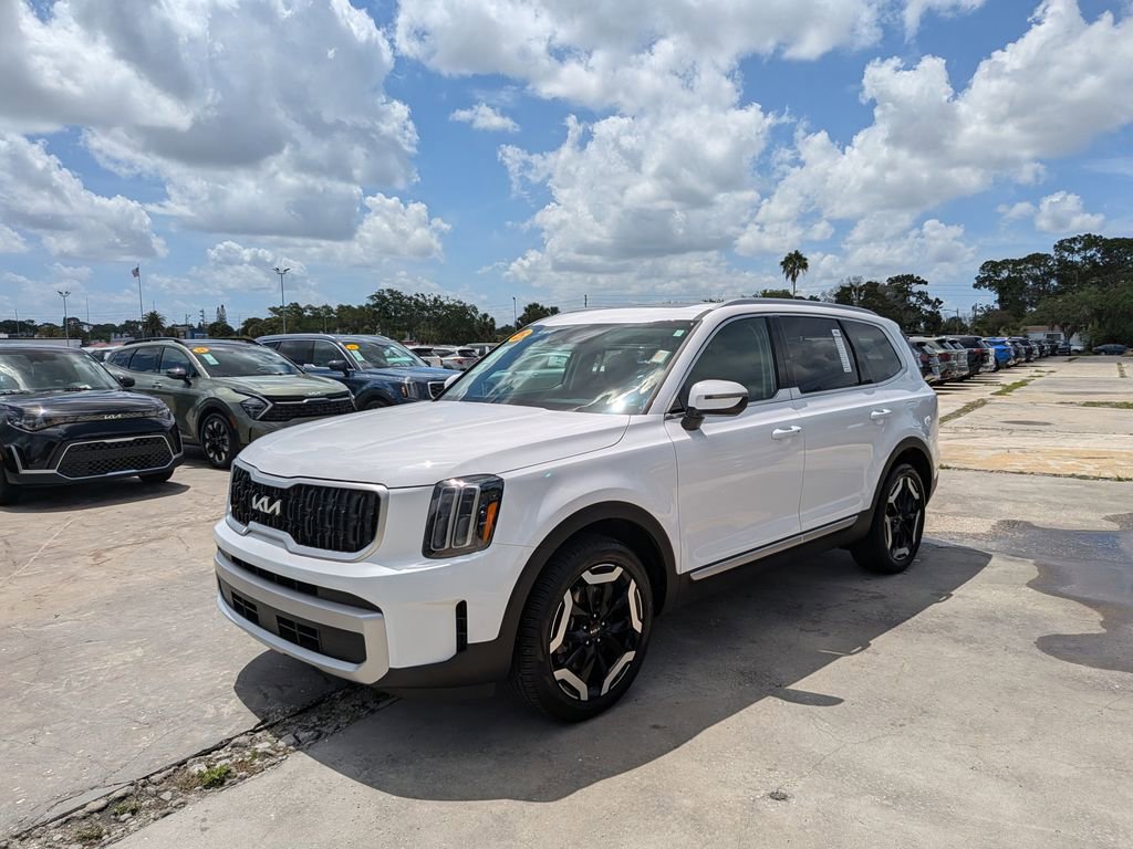 Certified 2025 Kia Telluride EX FWD image 4