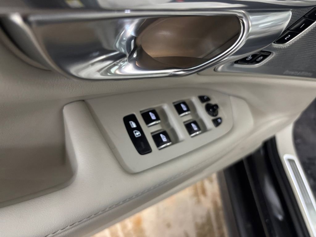 Certified 2025 Volvo S90 B6 Ultra w/ Lounge Package image 13