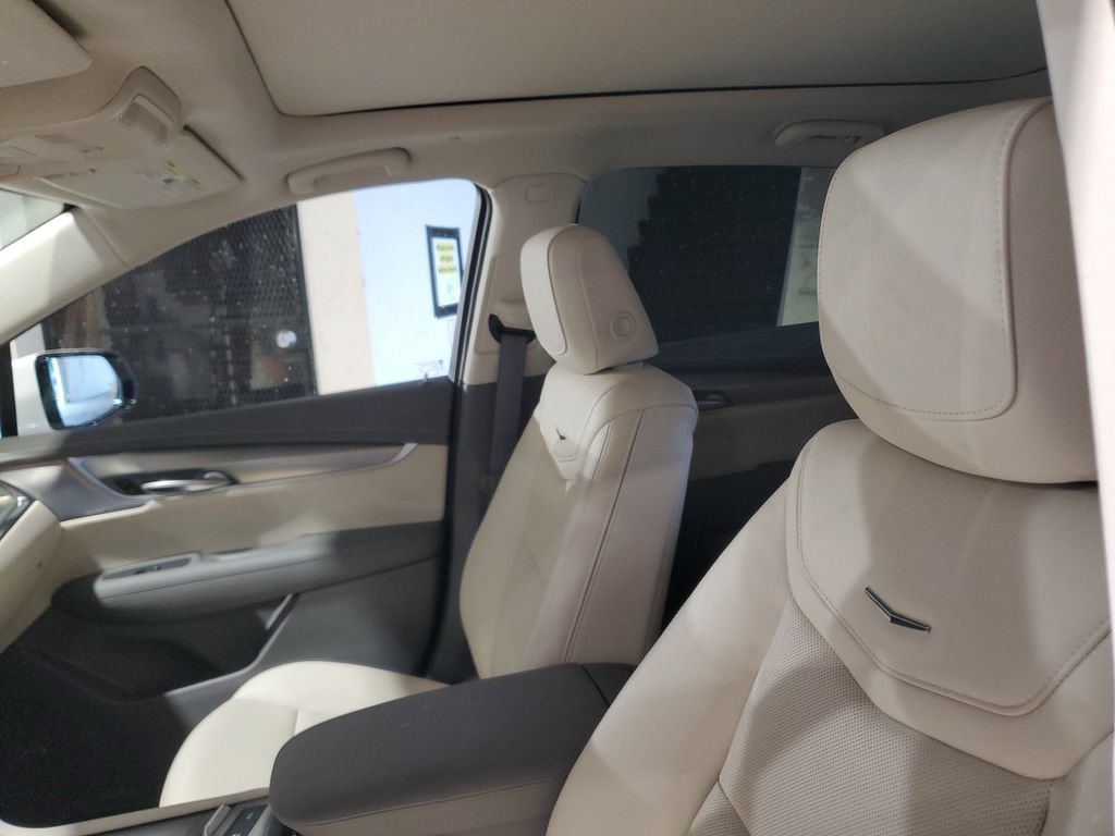 Certified 2023 Cadillac XT5 Premium Luxury w/ LPO, Premium Carpet Package FWD image 21