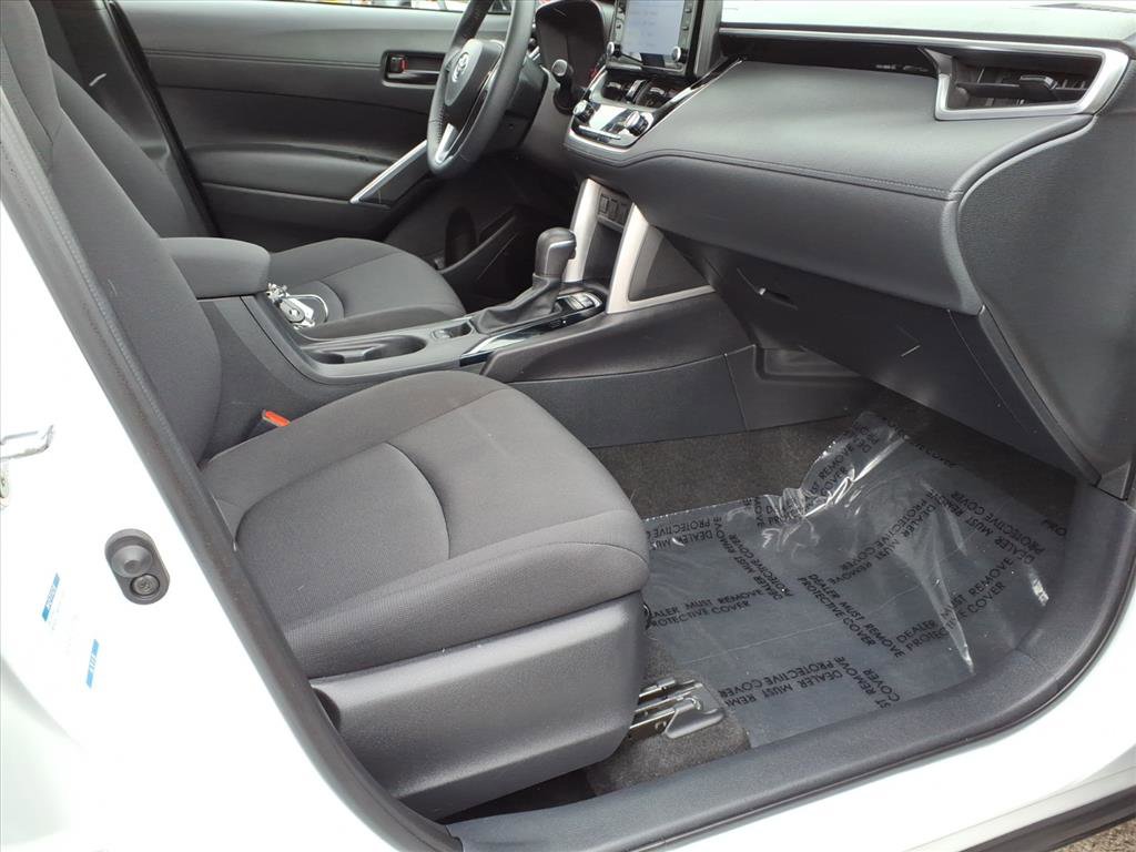 Certified 2022 Toyota Corolla Cross LE image 9