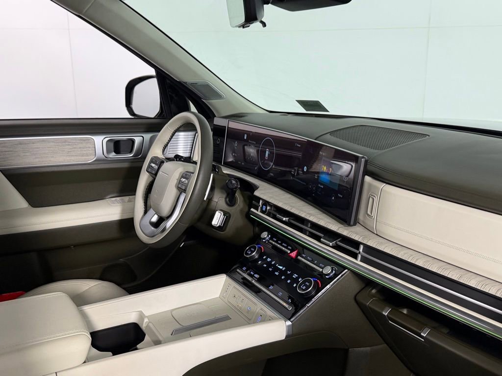 Used 2025 Hyundai Santa Fe Calligraphy image 32