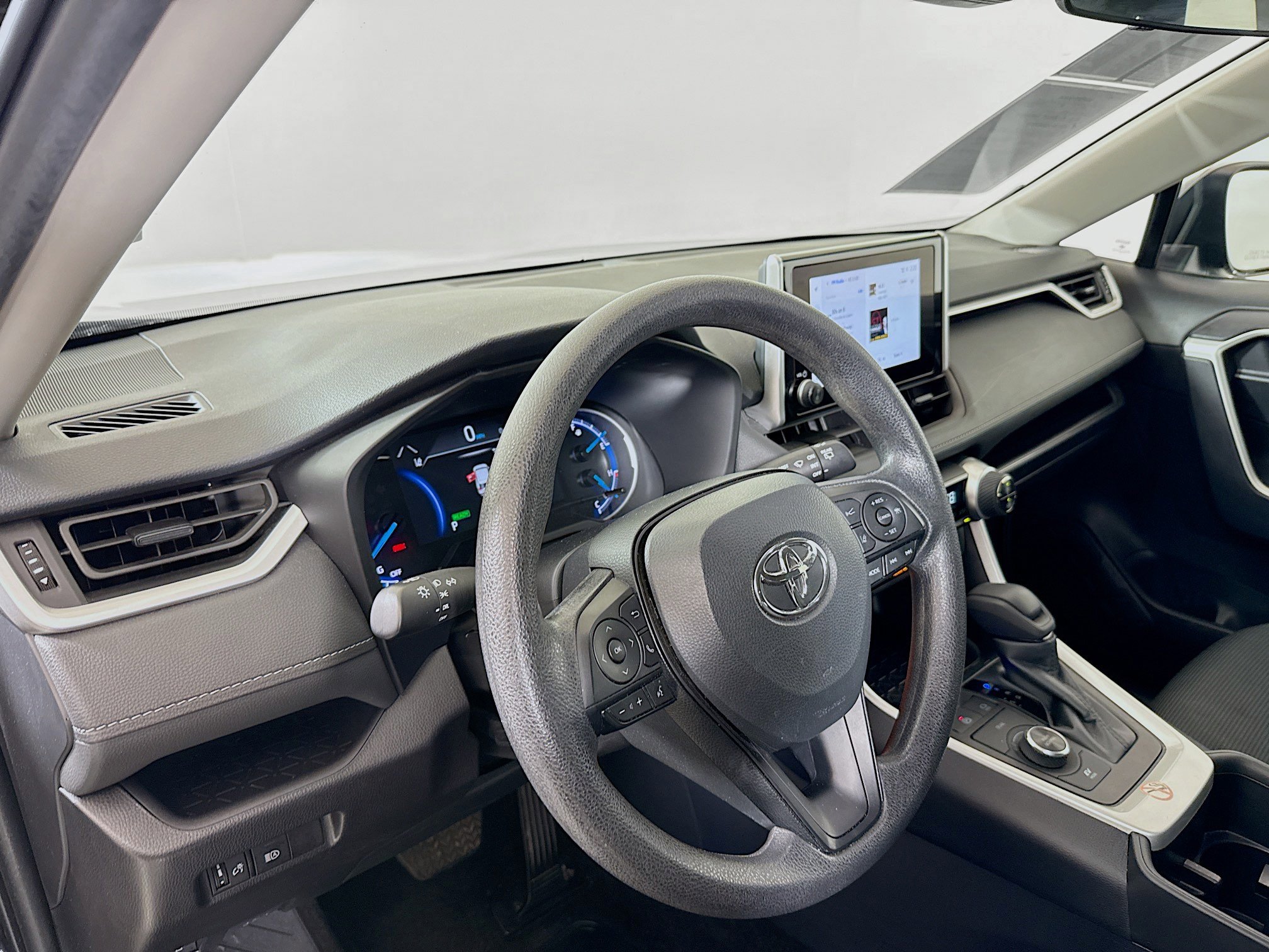 Used 2025 Toyota RAV4 LE image 9