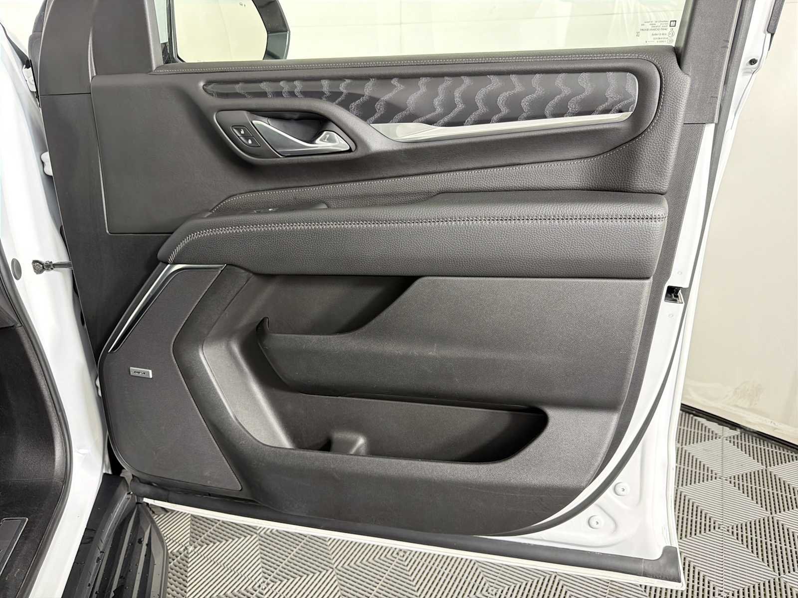 Used 2024 GMC Yukon XL Denali RWD image 12
