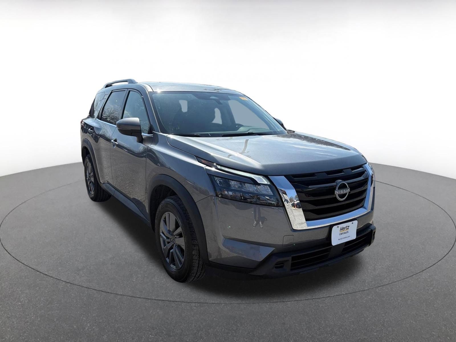 Used 2025 Nissan Pathfinder SV image 1