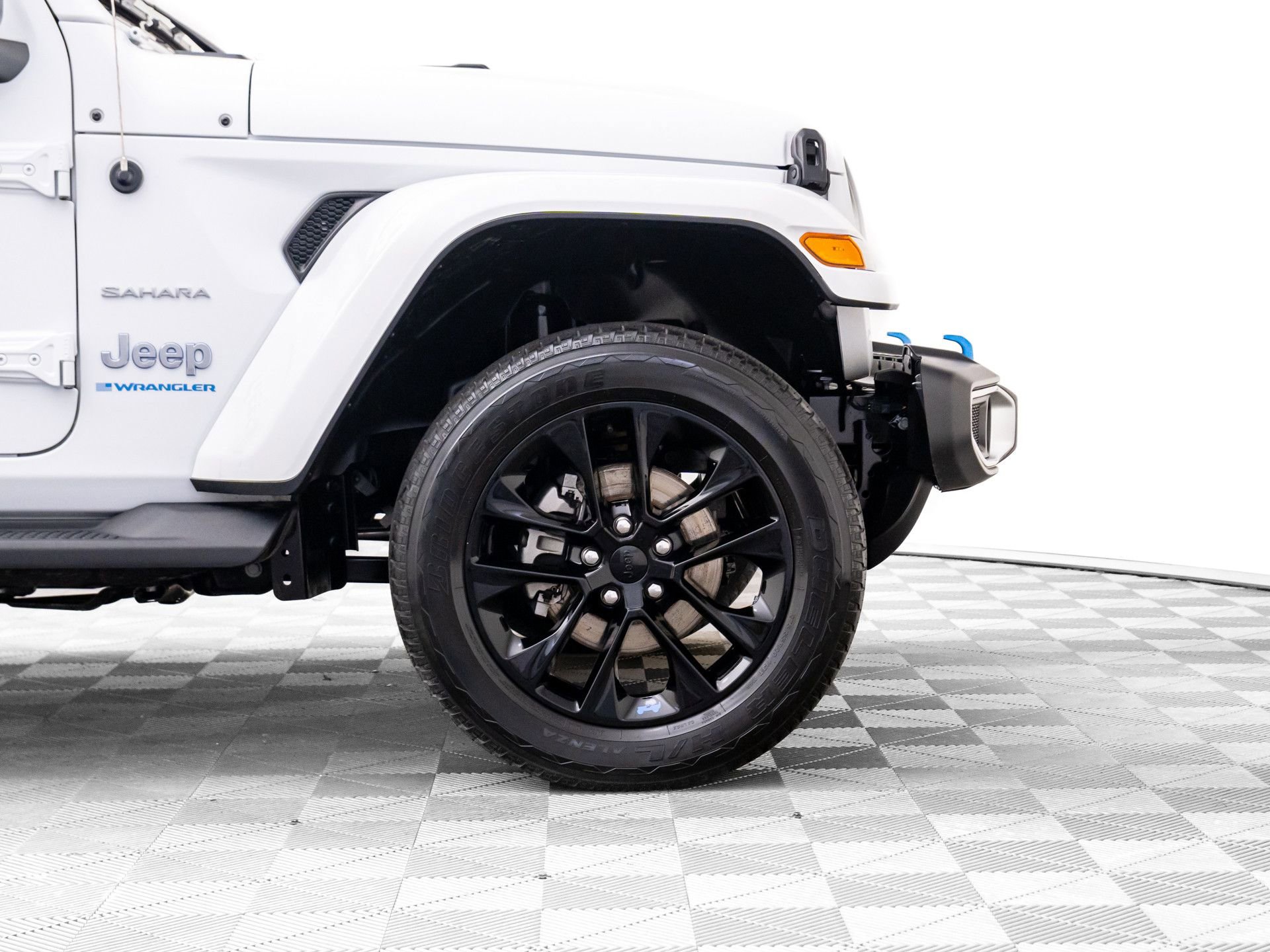 Used 2023 Jeep Wrangler Unlimited Sahara w/ Cold Weather Group image 33