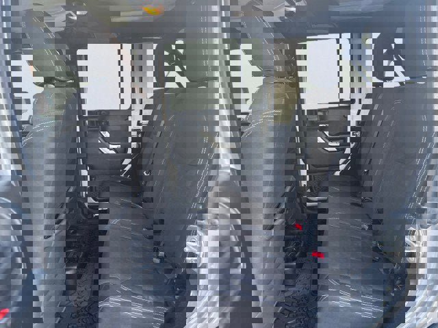 Used 2017 Jeep Wrangler Unlimited Rubicon w/ Cold Weather Group image 14