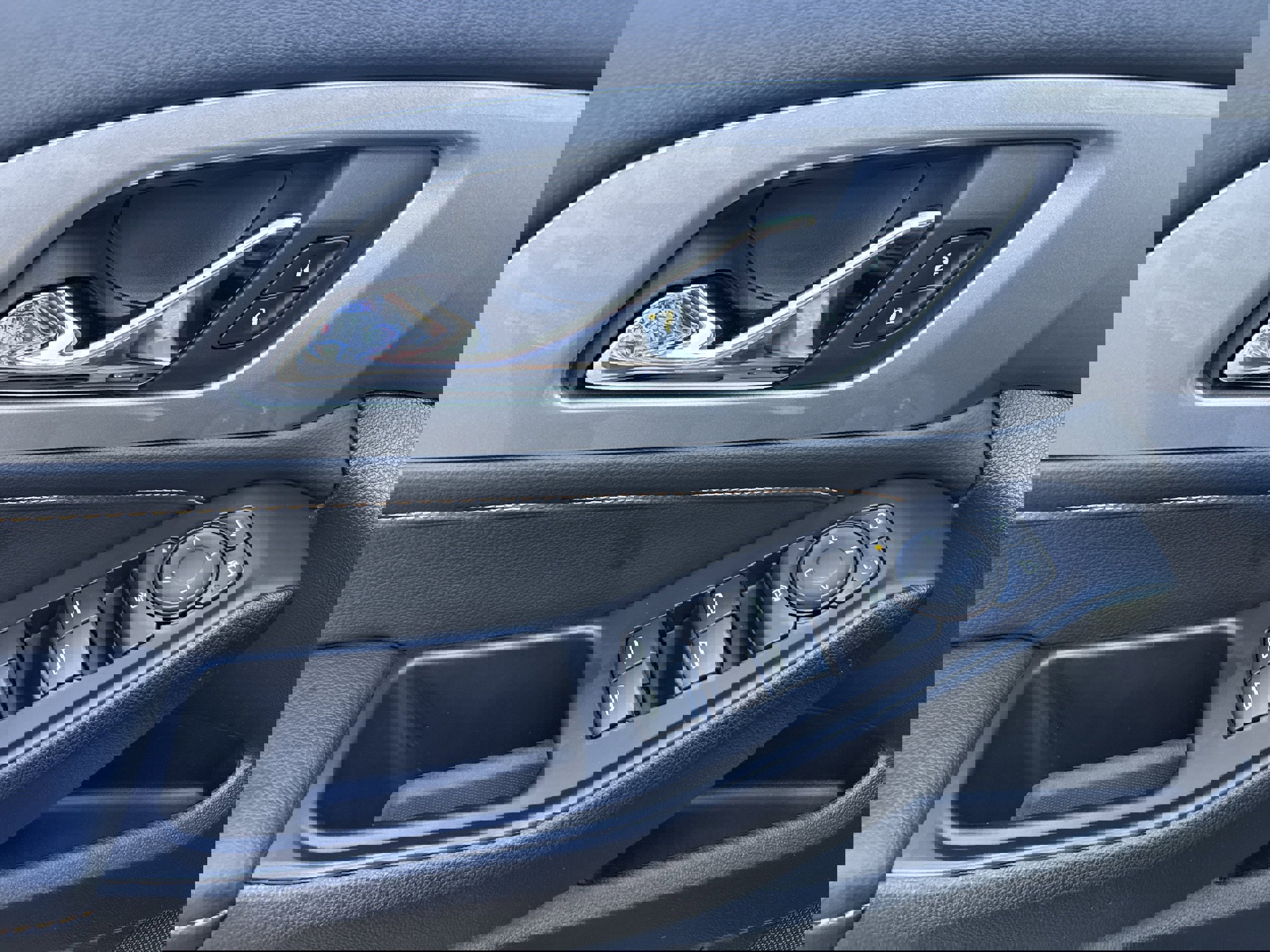 Used 2021 Chevrolet Traverse LS image 7