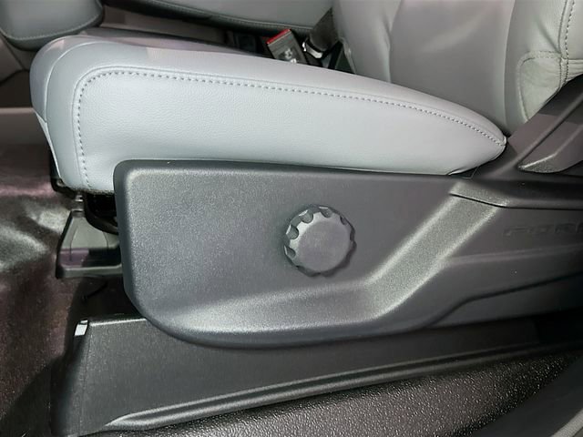 New 2026 Ford F550 4x4 Regular Cab Super Duty image 13