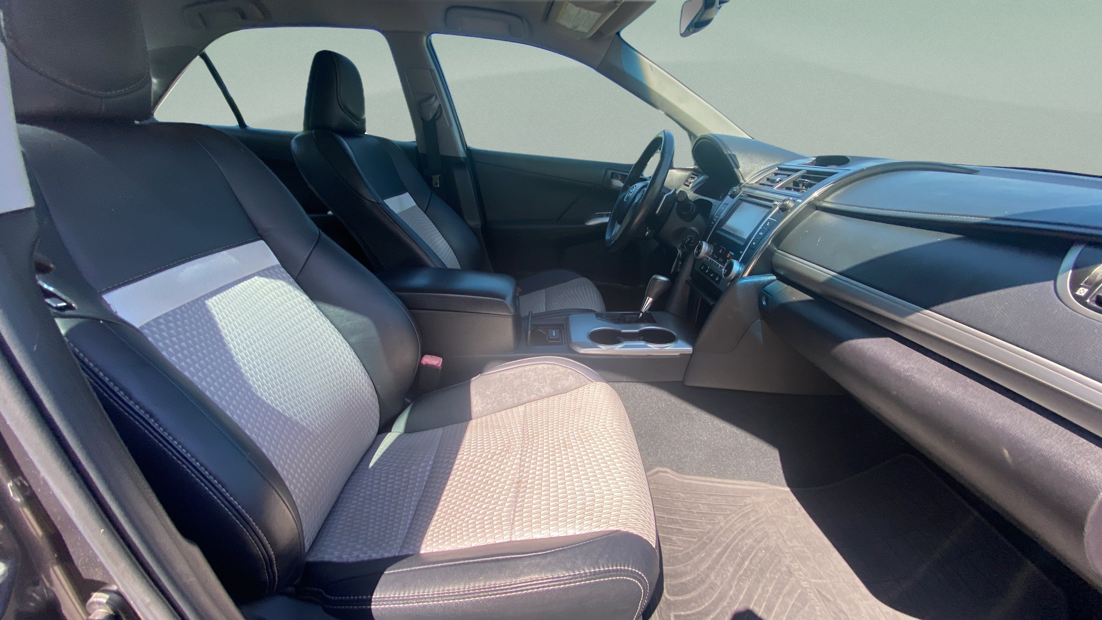 Used 2013 Toyota Camry SE FWD image 22
