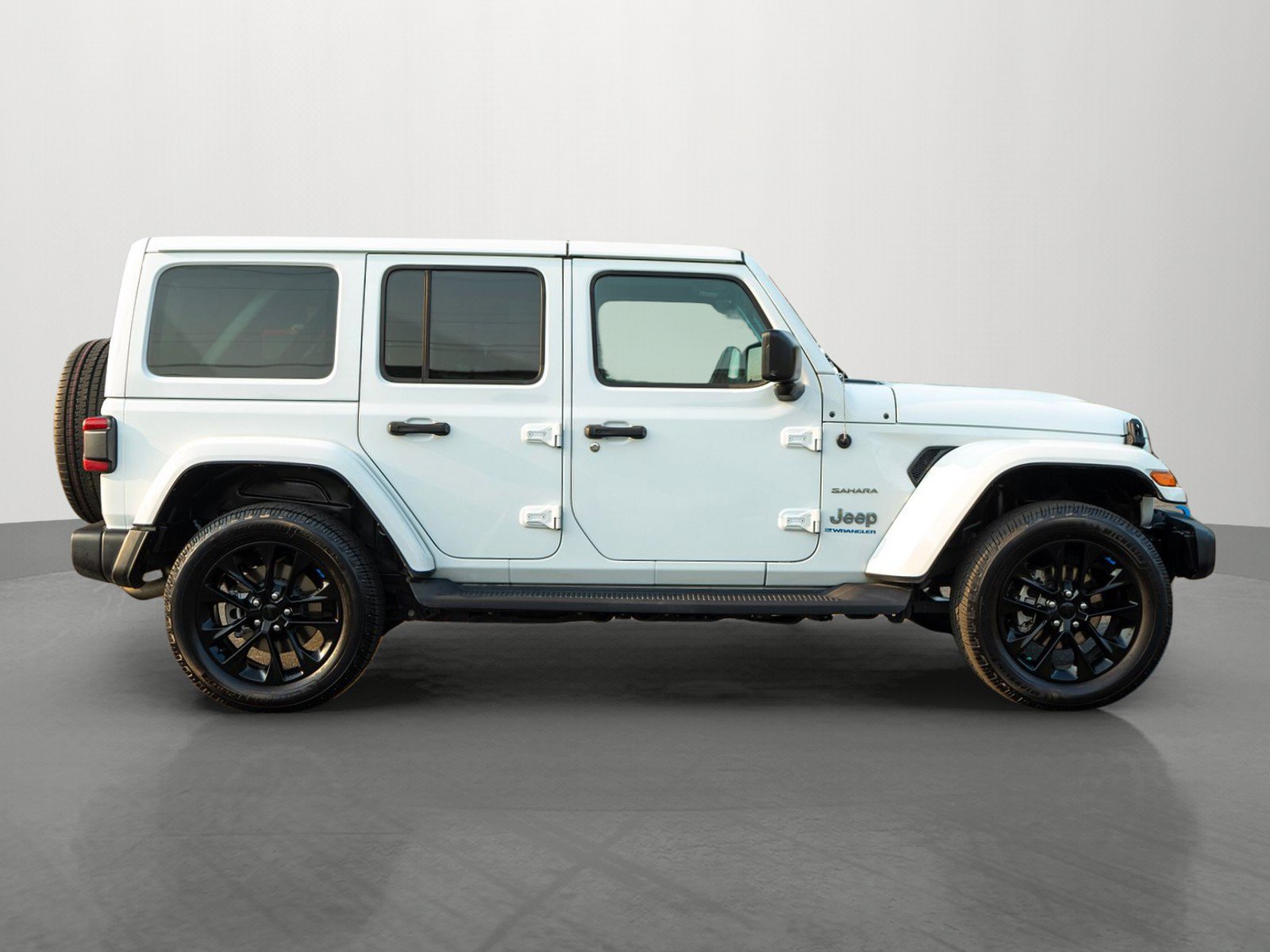 Used 2023 Jeep Wrangler Unlimited Sahara w/ Cold Weather Group AWD/4WD image 8