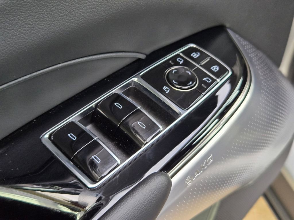 Certified 2025 Cadillac Lyriq Luxury w/ LPO, Floor Liner Package image 27