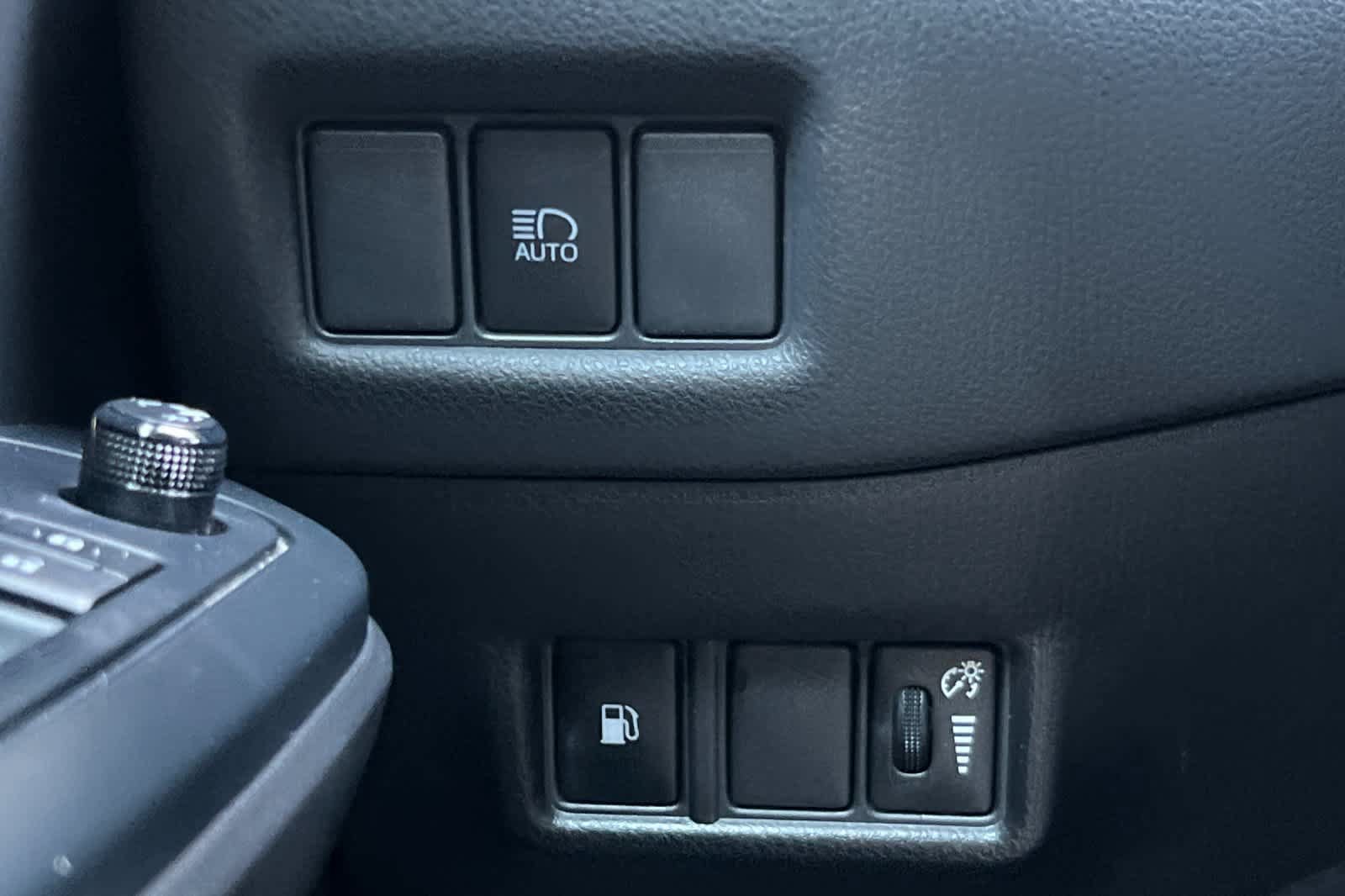Certified 2019 Toyota C-HR LE FWD image 28