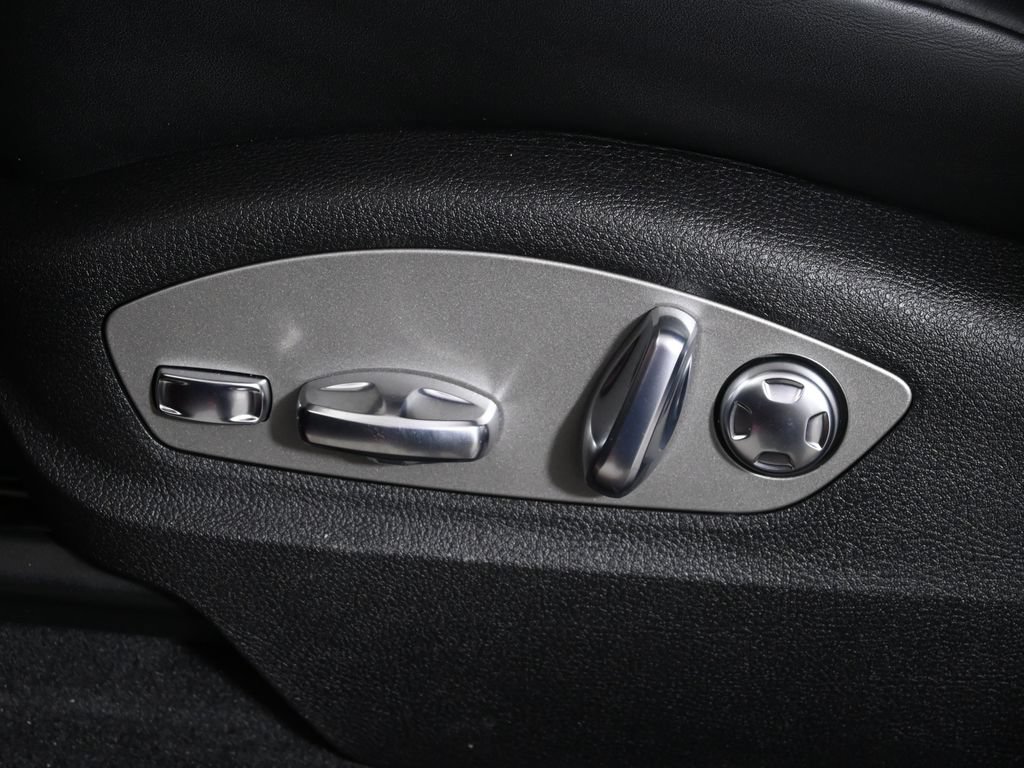 Used 2026 Porsche Macan AWD/4WD image 30