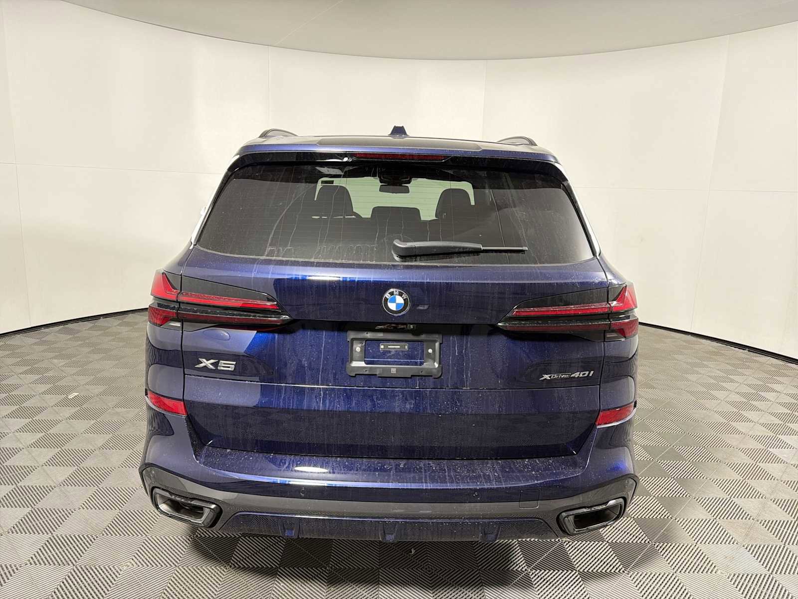 New 2026 BMW X5 xDrive40i w/ Executive Package image 2