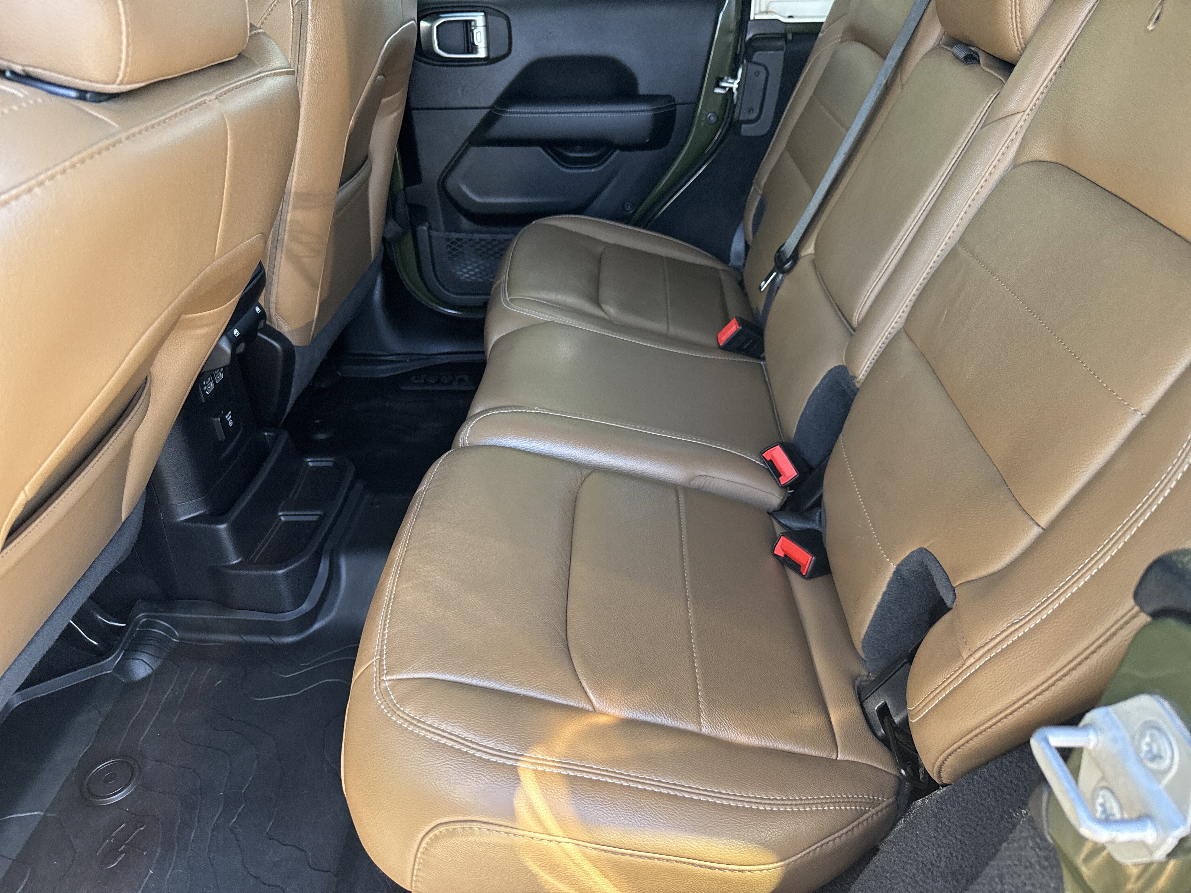 Used 2021 Jeep Wrangler Unlimited Sahara AWD/4WD image 11