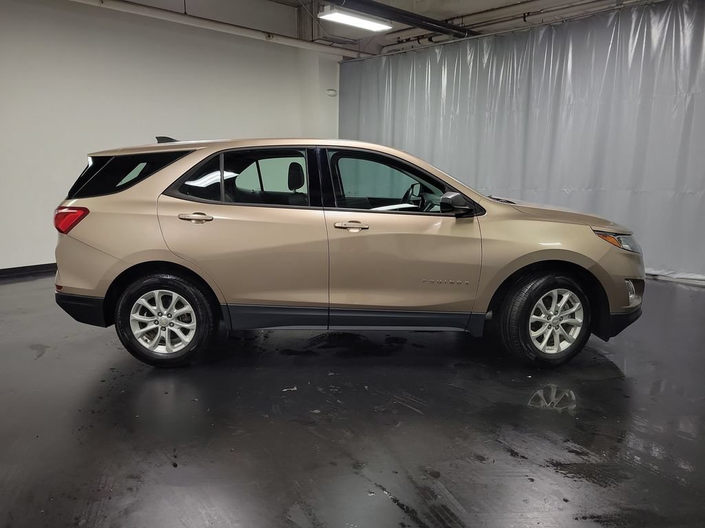 Used 2018 Chevrolet Equinox LS FWD image 10