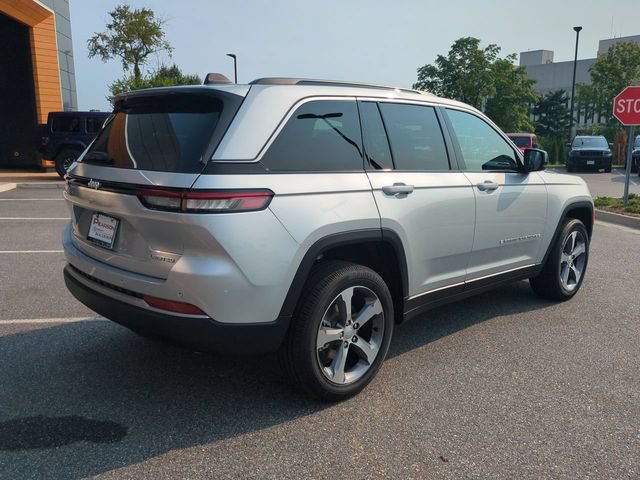 New 2026 Jeep Grand Cherokee Limited w/ Trailer Tow Package AWD/4WD image 4