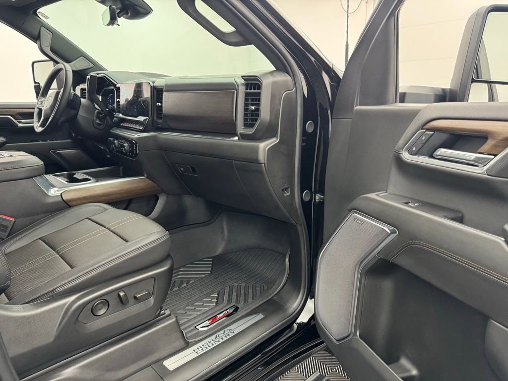 Used 2025 Chevrolet Silverado 2500 High Country w/ Technology Package AWD/4WD image 37