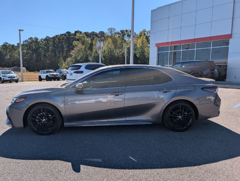 Used 2023 Toyota Camry XSE FWD image 2