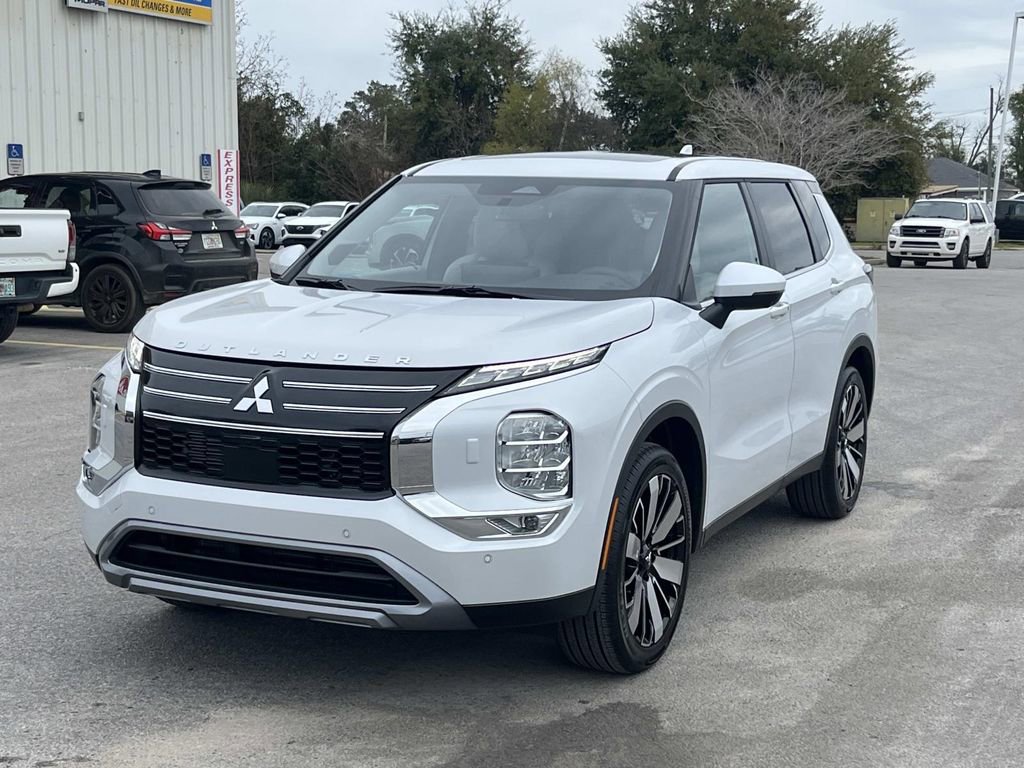 New 2026 Mitsubishi Outlander SE image 1