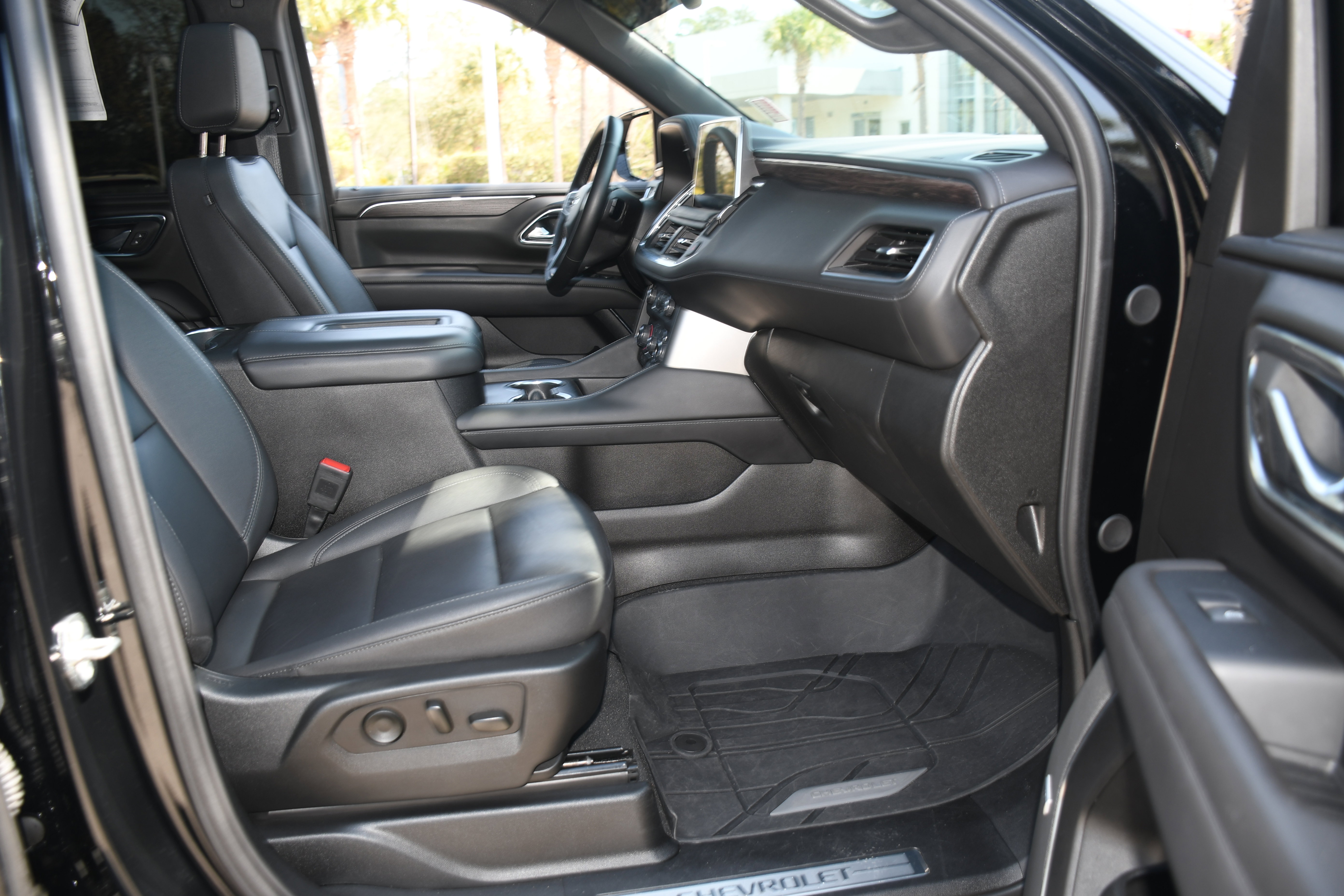 Used 2023 Chevrolet Tahoe Z71 w/ Luxury Package image 23