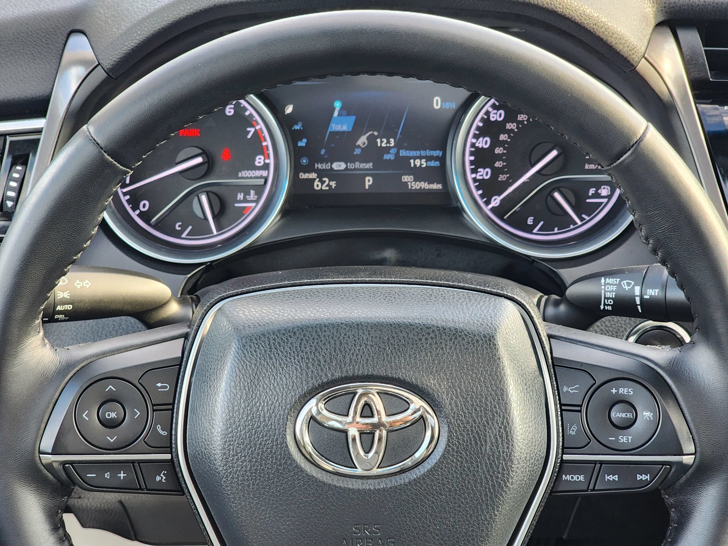 Used 2018 Toyota Camry XLE FWD image 12