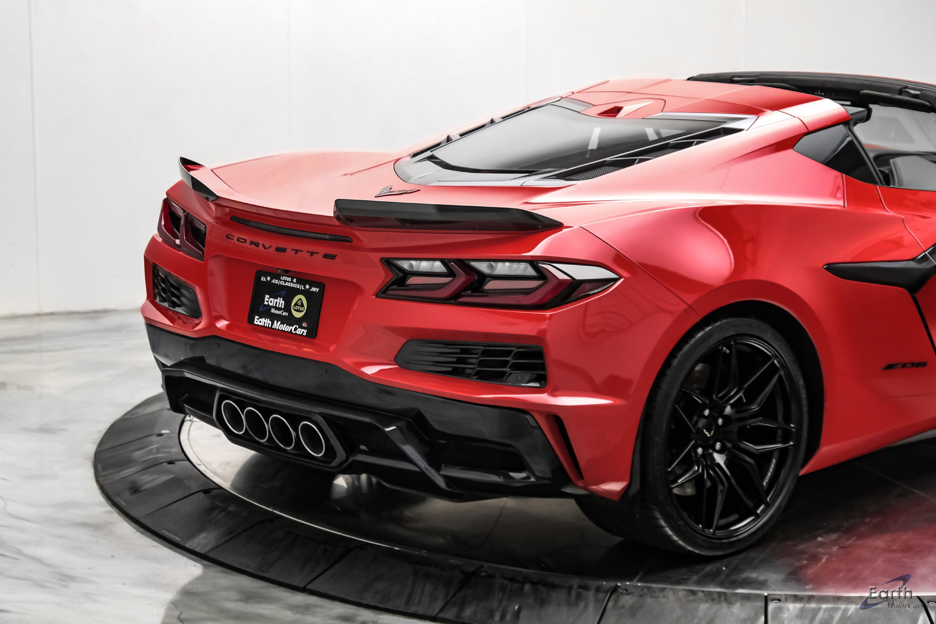 Used 2024 Chevrolet Corvette Z06 RWD image 25