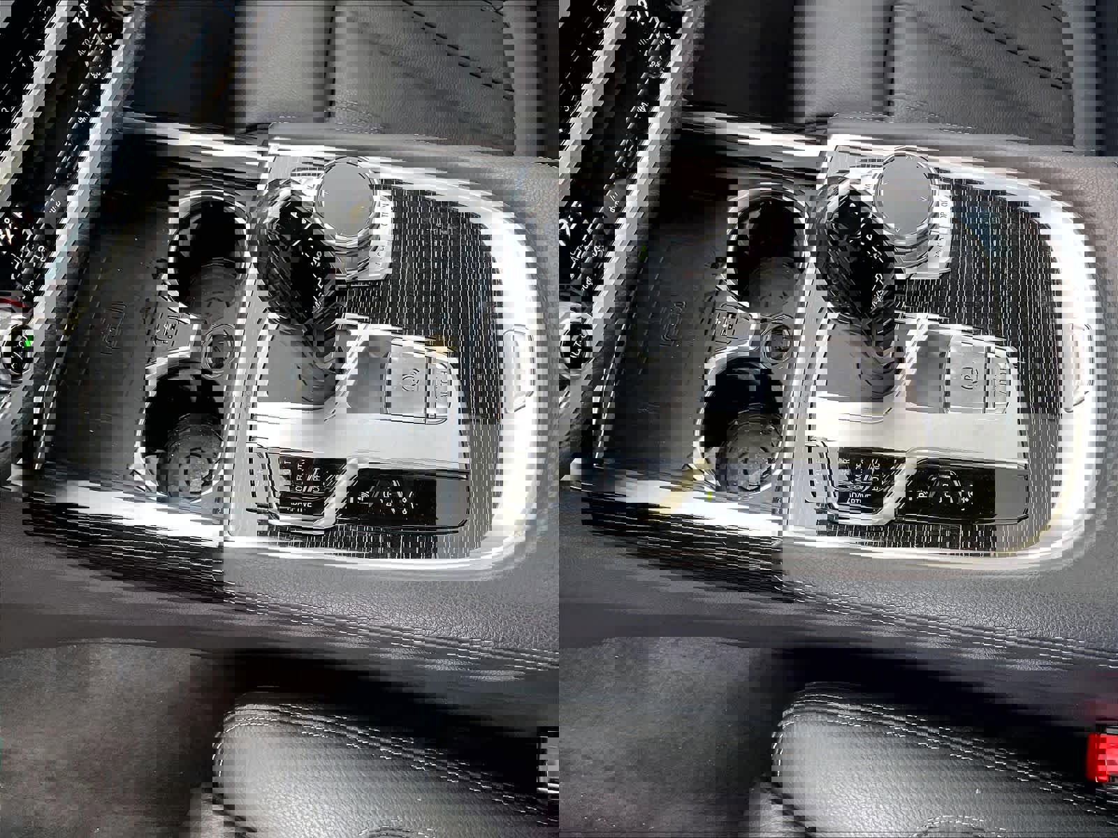 Used 2022 BMW 740i w/ M Sport Package RWD image 17