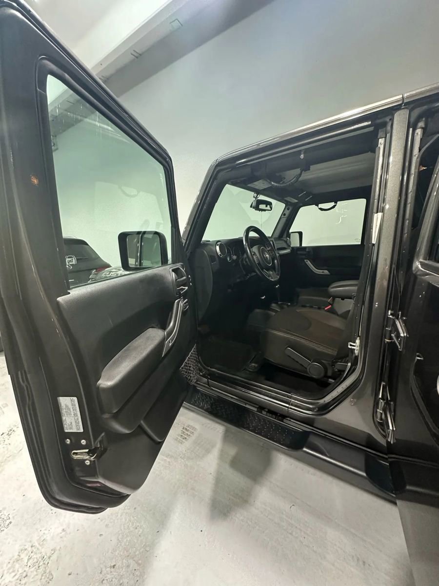 Used 2017 Jeep Wrangler Unlimited Sahara w/ Connectivity Group image 25