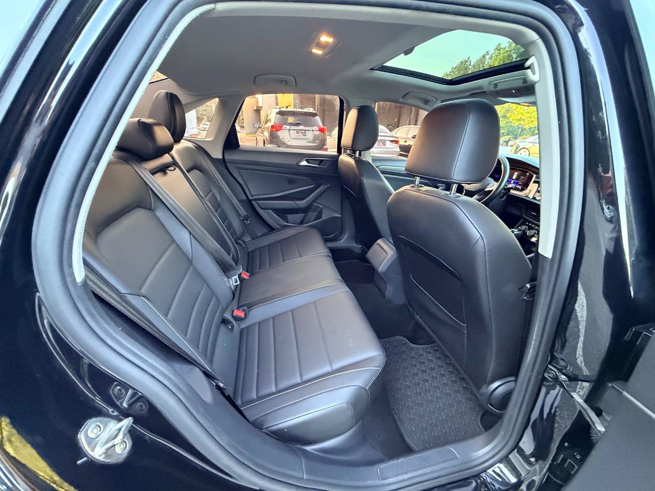 Used 2022 Volkswagen Jetta SE w/ Panoramic Sunroof Package FWD image 13