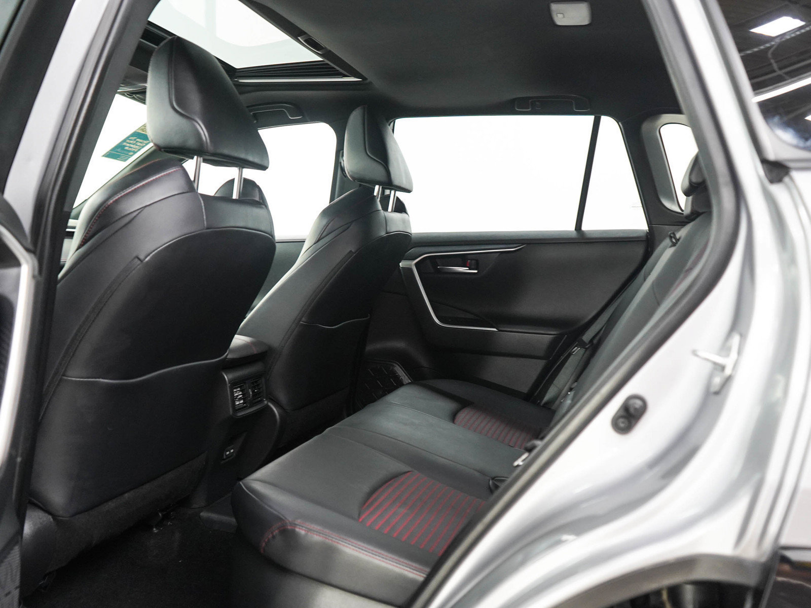 Used 2022 Toyota RAV4 XSE w/ Weather Package AWD/4WD image 18