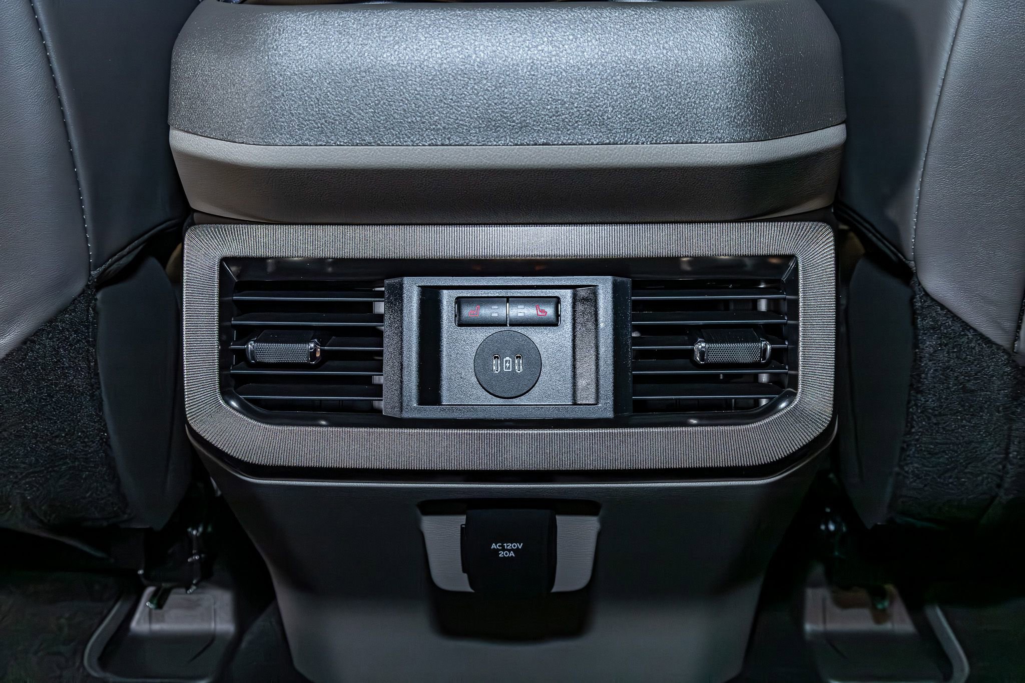 Used 2026 Ford F450 Platinum w/ Platinum Plus Package image 29