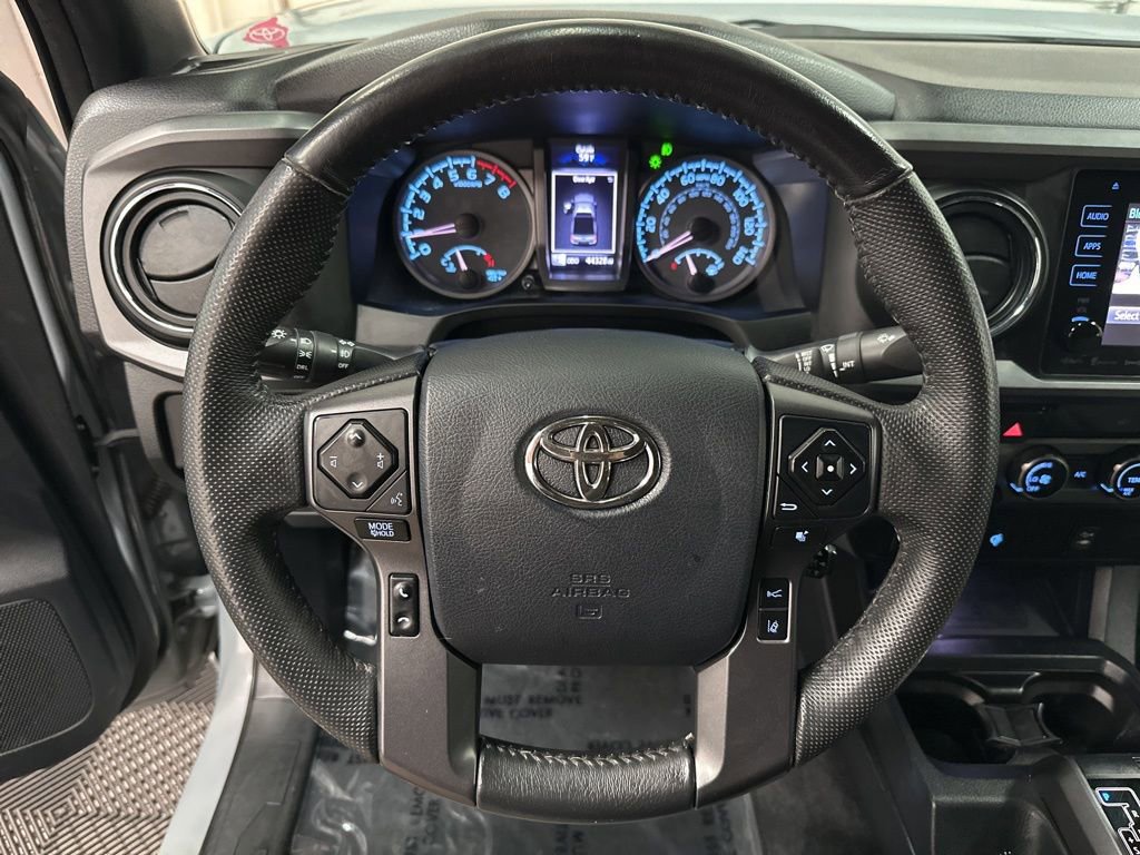 Used 2018 Toyota Tacoma SR5 AWD/4WD image 14