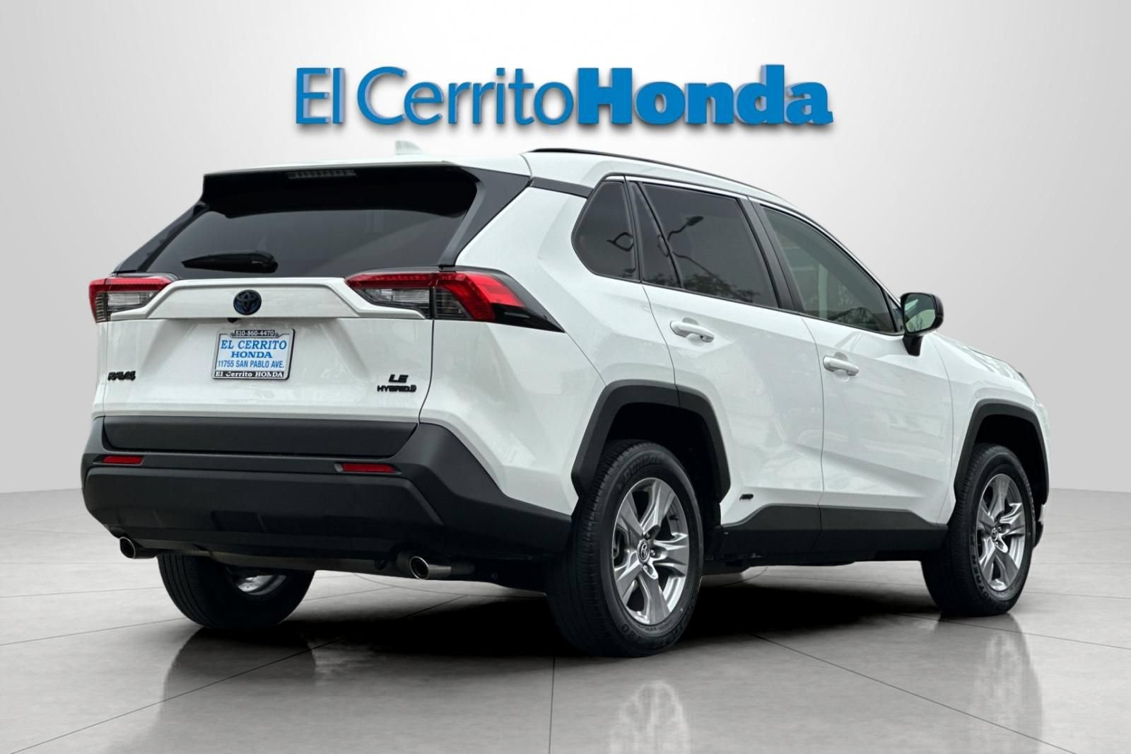 Used 2024 Toyota RAV4 LE AWD/4WD image 3