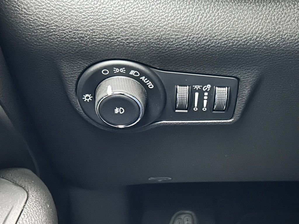 New 2026 Jeep Compass Latitude image 19