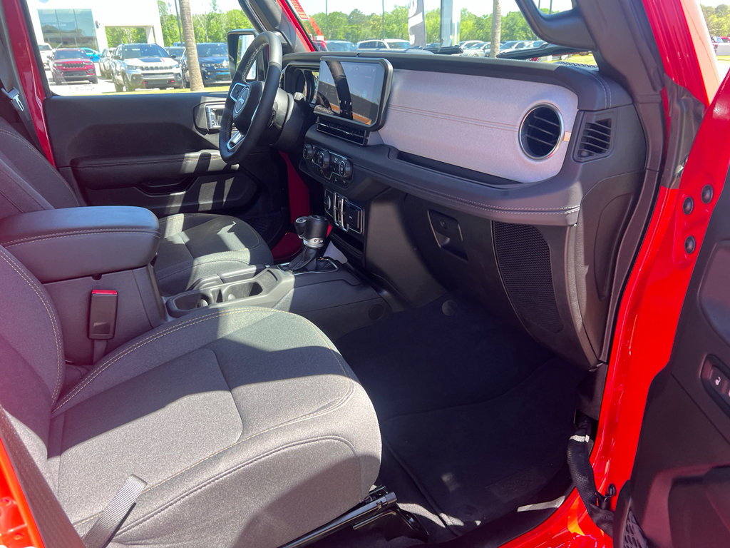 Certified 2025 Jeep Wrangler Sahara image 18